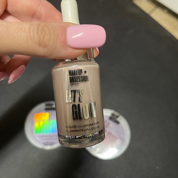 Makeup Obsession Highlighter and Liquid Highlighting Illuminator - Picture 2 of 3